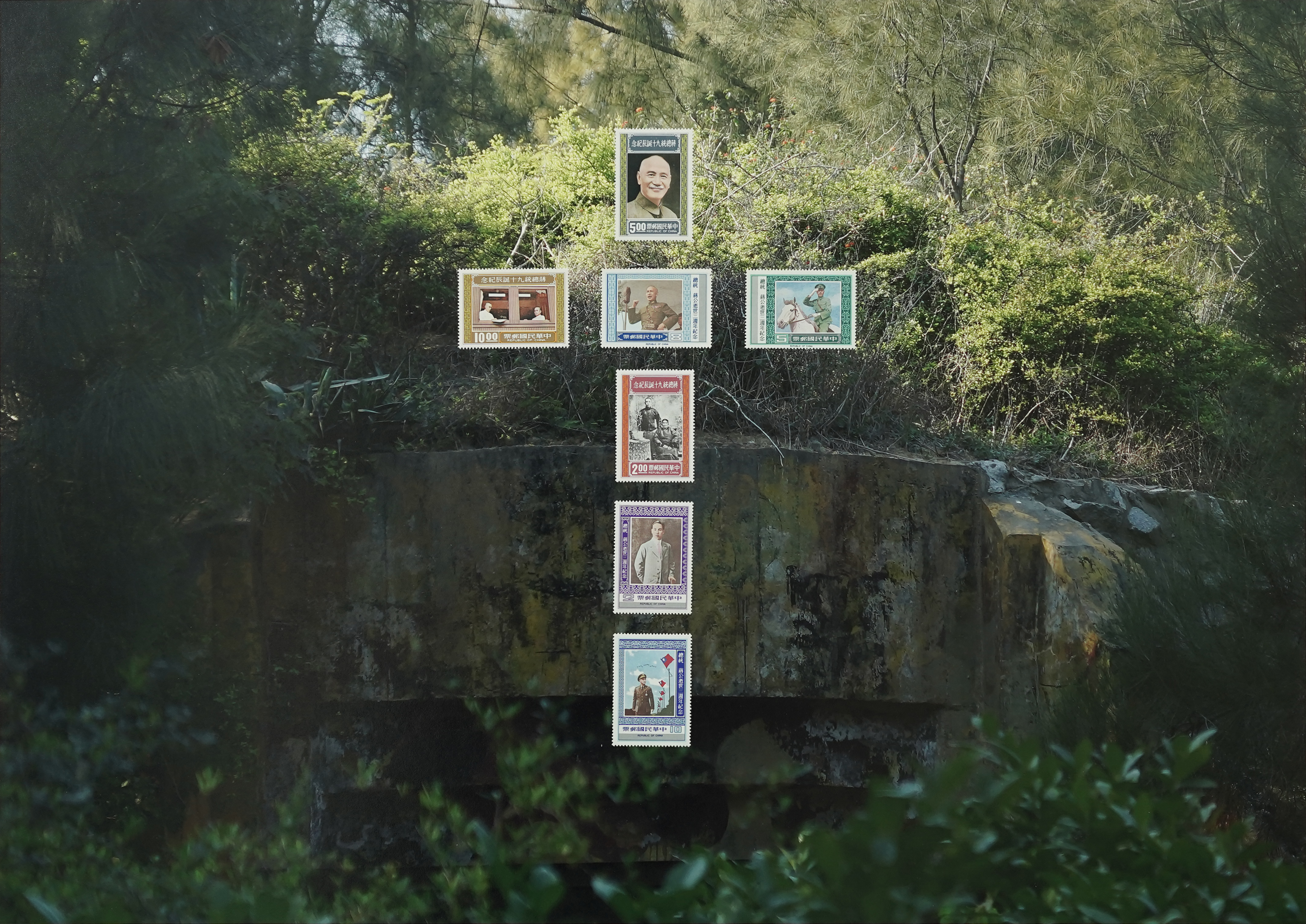 藍仲軒 LAN Chung-Hsuan, 墳塚 Mound, 2022, 無酸噴墨相紙、郵票 archival inkjet print, stamps, 42 x 60 cm